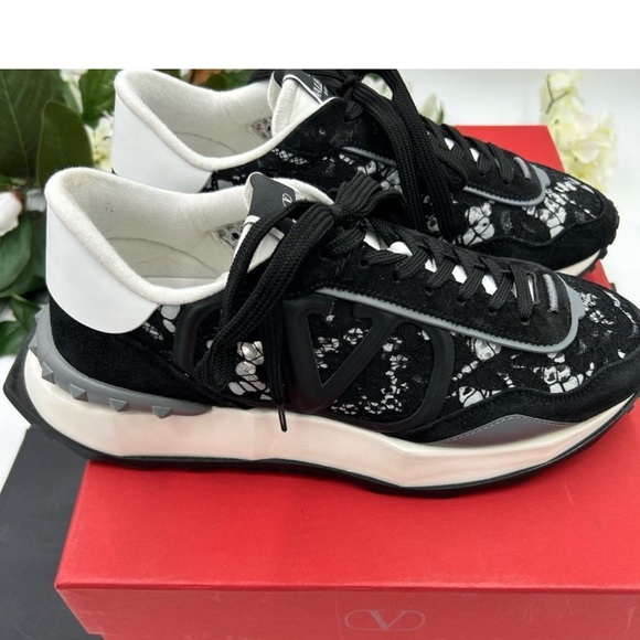 AUTHENTIC VALENTINO GARAVANI LACE STUDDED SNEAKERS Sz 41 - Picture 3 of 10